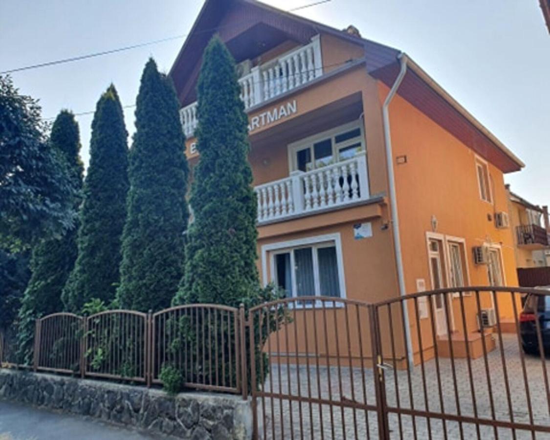 Birta Apartman Hajdúszoboszló Buitenkant foto
