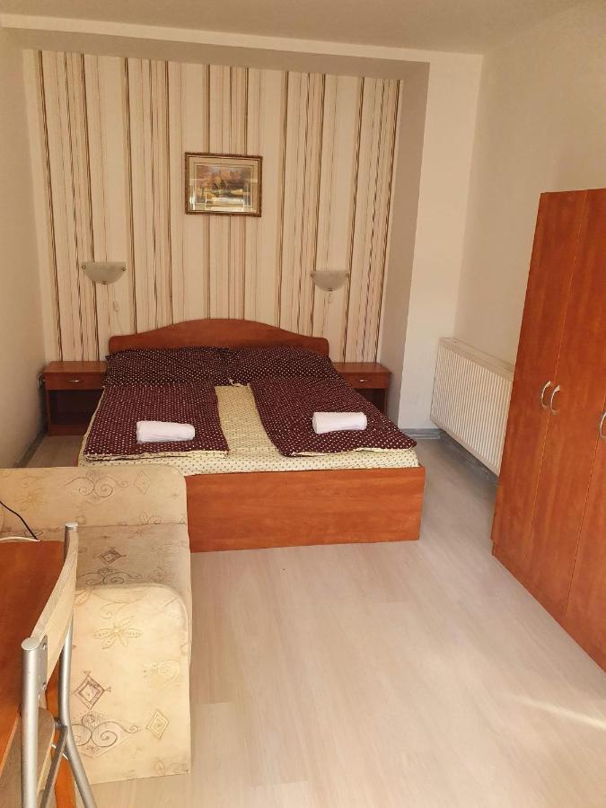 Birta Apartman Hajdúszoboszló Buitenkant foto