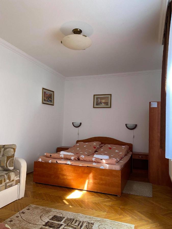 Birta Apartman Hajdúszoboszló Buitenkant foto