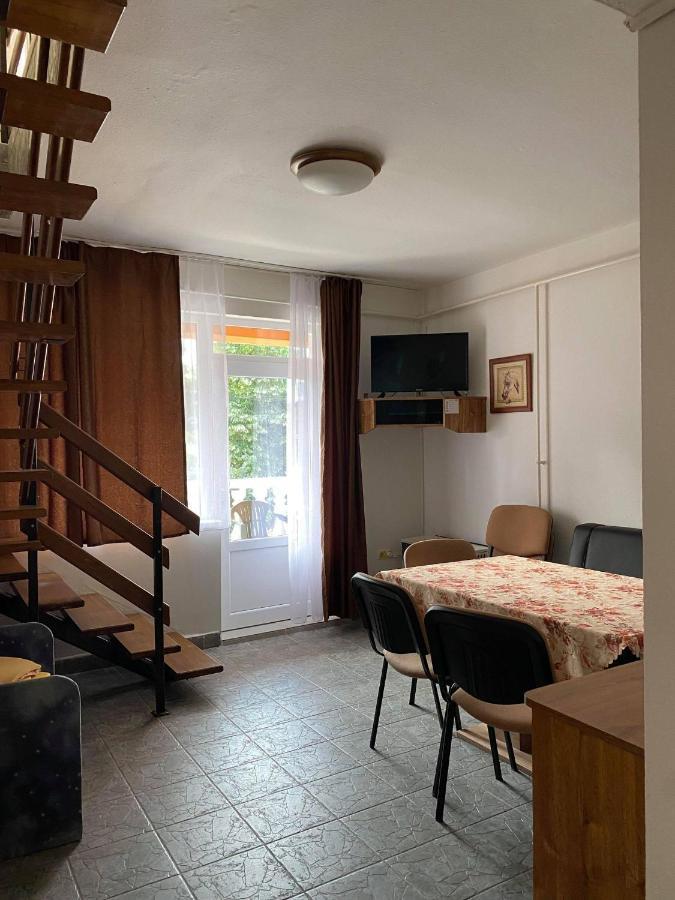 Birta Apartman Hajdúszoboszló Buitenkant foto