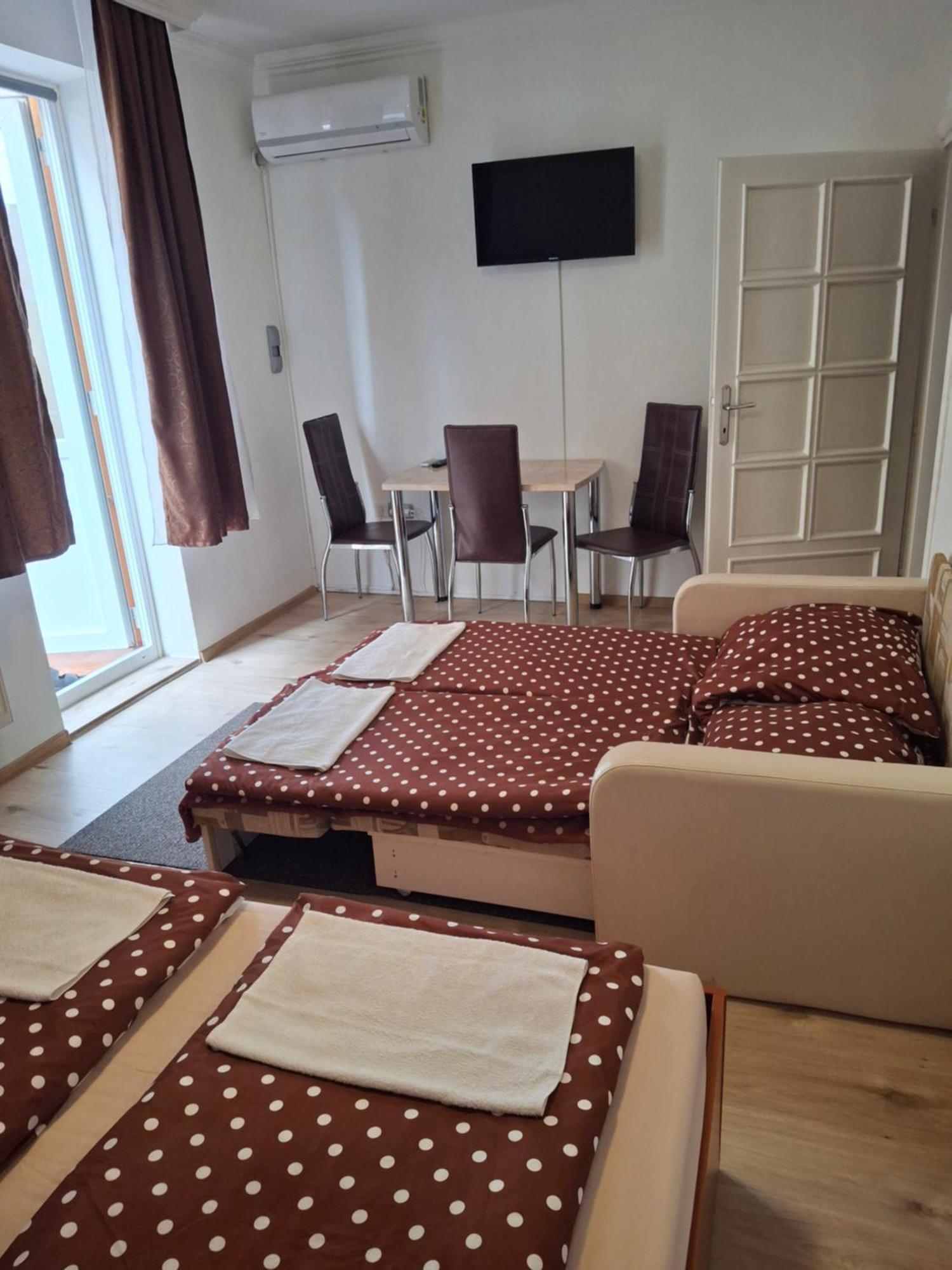 Birta Apartman Hajdúszoboszló Buitenkant foto